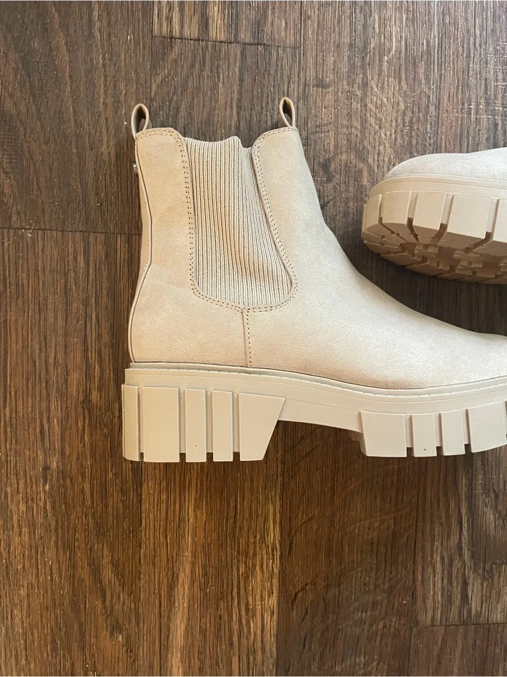 Madden NYC Chunky Chelsea Boot - Cream Women's Ankle Boot 8.5